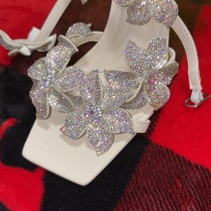 NWT AZALEA WANG FLORAL RHINESTONE STRAPPY HEELS.